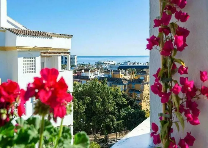 ✰ Luxurious 5 Bedroom Penthouse. Sea Views. Hot Tub. Bbq. Golden Mile