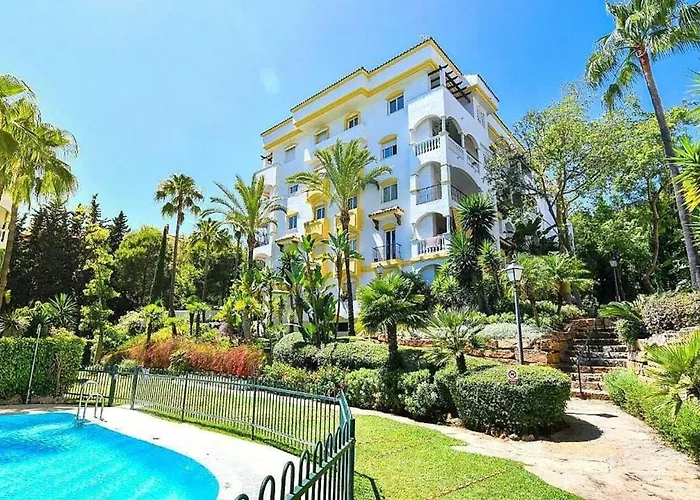 Lejlighed ✰ Luxurious 5 Bedroom Penthouse. Sea Views. Hot Tub. Bbq. Golden Mile *