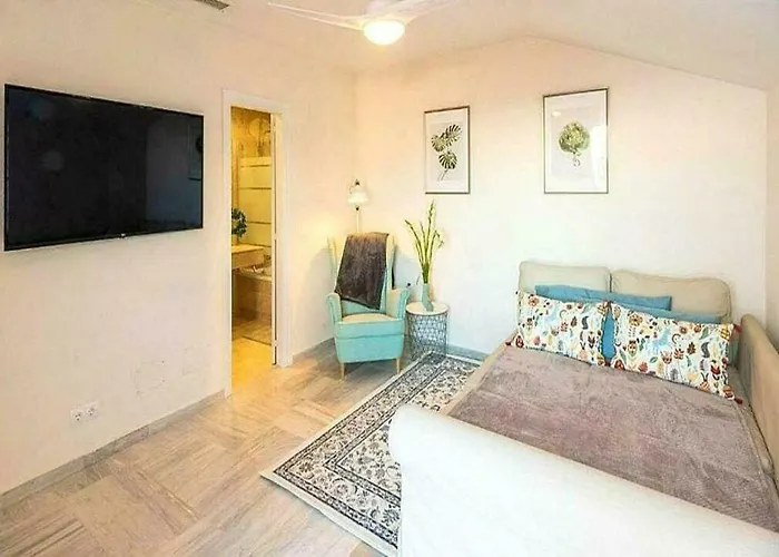 Lejlighed ✰ Luxurious 5 Bedroom Penthouse. Sea Views. Hot Tub. Bbq. Golden Mile *