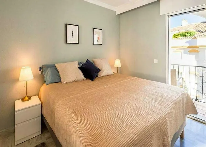 ✰ Luxurious 5 Bedroom Penthouse. Sea Views. Hot Tub. Bbq. Golden Mile * Marbella
