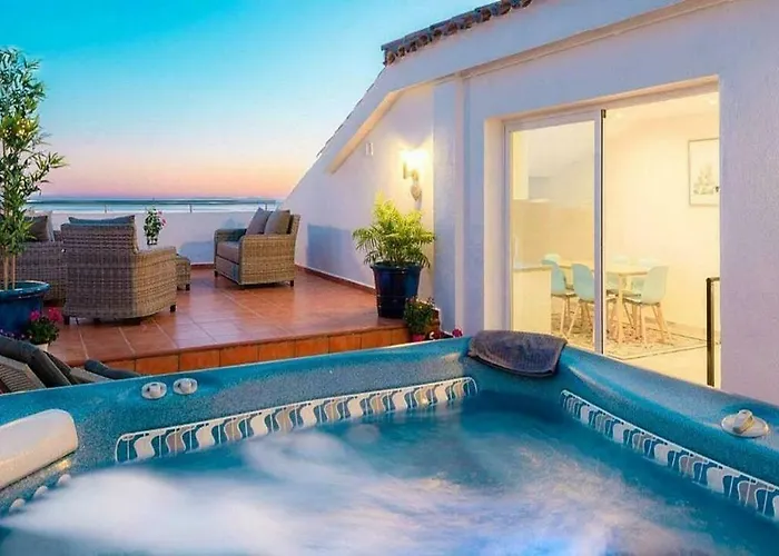 ✰ Luxurious 5 Bedroom Penthouse. Sea Views. Hot Tub. Bbq. Golden Mile Lejlighed Marbella