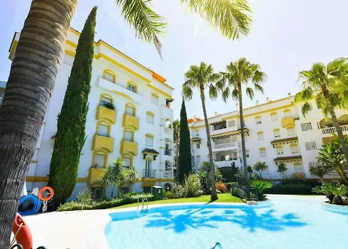 ✰ Luxurious 5 Bedroom Penthouse. Sea Views. Hot Tub. Bbq. Golden Mile Lejlighed Marbella