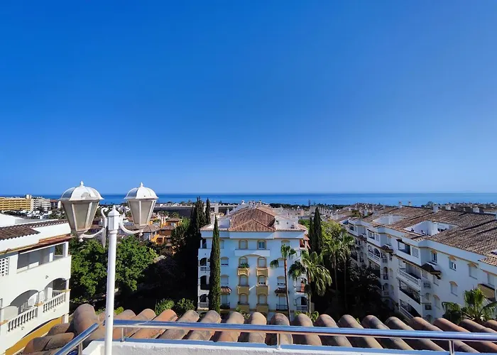 ✰ Luxurious 5 Bedroom Penthouse. Sea Views. Hot Tub. Bbq. Golden Mile