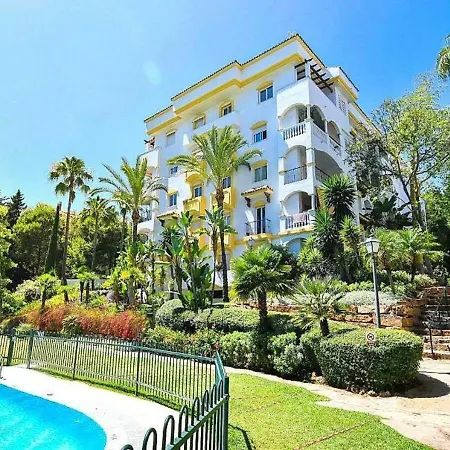 Appartement ✰ Luxurious 5 Bedroom Penthouse. Sea Views. Hot Tub. Bbq. Golden Mile *