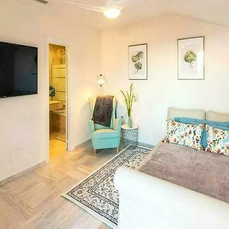 Appartement ✰ Luxurious 5 Bedroom Penthouse. Sea Views. Hot Tub. Bbq. Golden Mile *