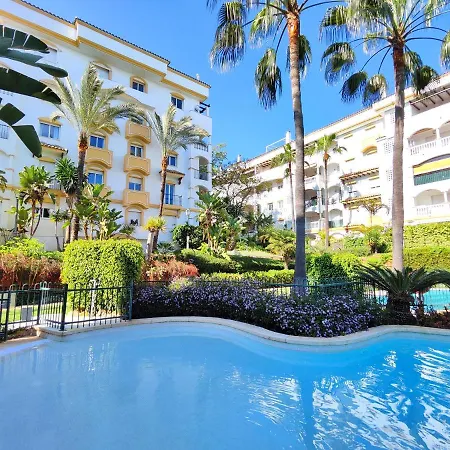 ✰ Luxurious 5 Bedroom Penthouse. Sea Views. Hot Tub. Bbq. Golden Mile Marbellac