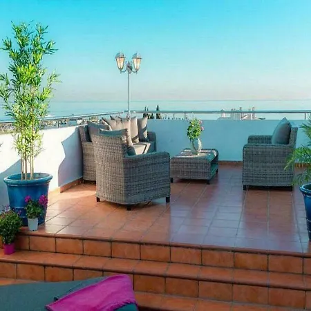 ✰ Luxurious 5 Bedroom Penthouse. Sea Views. Hot Tub. Bbq. Golden Mile Appartement Marbella