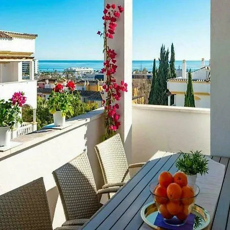 Lejlighed ✰ Luxurious 5 Bedroom Penthouse. Sea Views. Hot Tub. Bbq. Golden Mile Marbella
