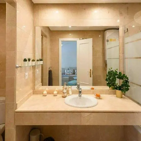 Appartement ✰ Luxurious 5 Bedroom Penthouse. Sea Views. Hot Tub. Bbq. Golden Mile *