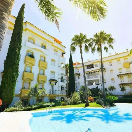 ✰ Luxurious 5 Bedroom Penthouse. Sea Views. Hot Tub. Bbq. Golden Mile Appartement Marbella