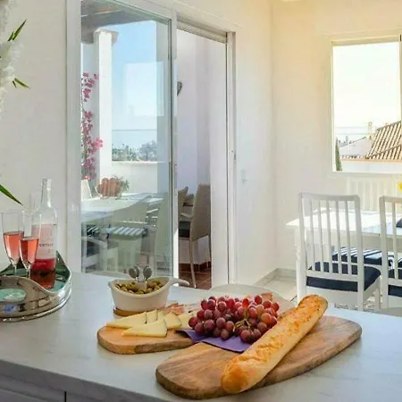 ✰ Luxurious 5 Bedroom Penthouse. Sea Views. Hot Tub. Bbq. Golden Mile Apartmán Marbella