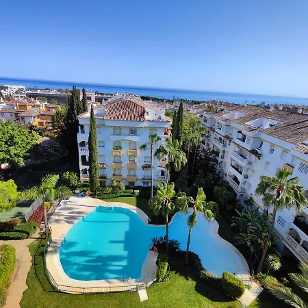 Apartmán ✰ Luxurious 5 Bedroom Penthouse. Sea Views. Hot Tub. Bbq. Golden Mile Marbella