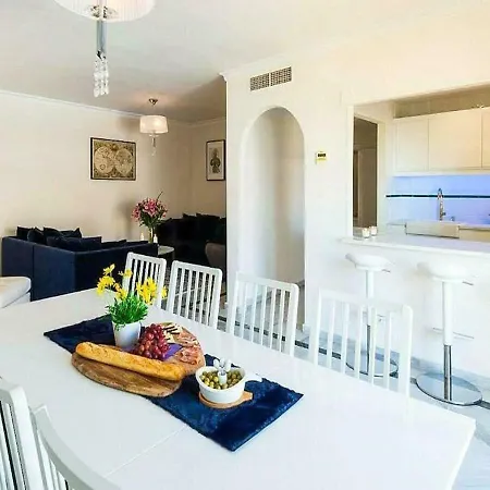 ✰ Luxurious 5 Bedroom Penthouse. Sea Views. Hot Tub. Bbq. Golden Mile * Marbella
