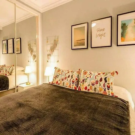 Apartmán ✰ Luxurious 5 Bedroom Penthouse. Sea Views. Hot Tub. Bbq. Golden Mile *