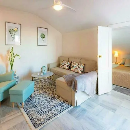 Apartmán ✰ Luxurious 5 Bedroom Penthouse. Sea Views. Hot Tub. Bbq. Golden Mile