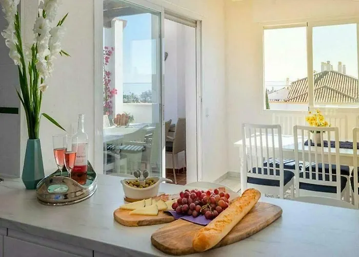✰ Luxurious 5 Bedroom Penthouse. Sea Views. Hot Tub. Bbq. Golden Mile Appartement Marbellac