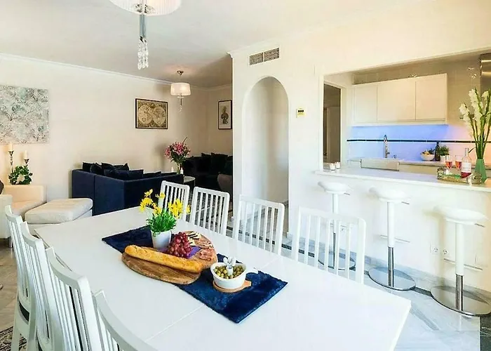 ✰ Luxurious 5 Bedroom Penthouse. Sea Views. Hot Tub. Bbq. Golden Mile * Marbellac
