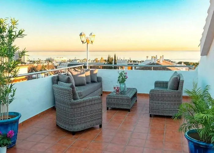 ✰ Luxurious 5 Bedroom Penthouse. Sea Views. Hot Tub. Bbq. Golden Mile Marbellac