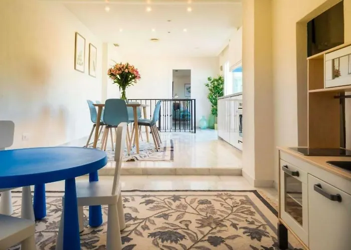 ✰ Luxurious 5 Bedroom Penthouse. Sea Views. Hot Tub. Bbq. Golden Mile Appartement Marbellac