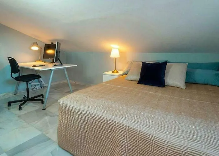 ✰ Luxurious 5 Bedroom Penthouse. Sea Views. Hot Tub. Bbq. Golden Mile * Marbellac