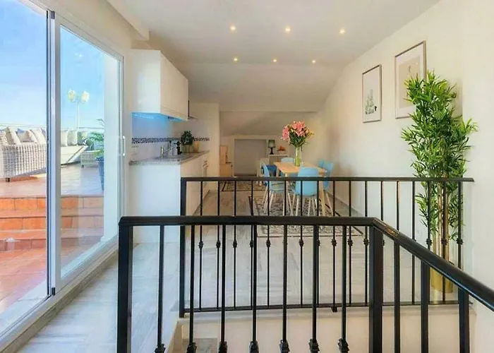 Appartement ✰ Luxurious 5 Bedroom Penthouse. Sea Views. Hot Tub. Bbq. Golden Mile