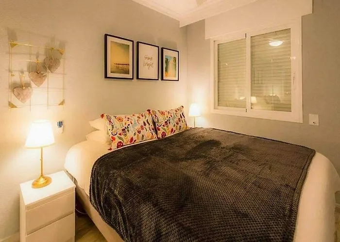 ✰ Luxurious 5 Bedroom Penthouse. Sea Views. Hot Tub. Bbq. Golden Mile Marbellac