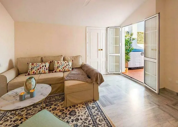 ✰ Luxurious 5 Bedroom Penthouse. Sea Views. Hot Tub. Bbq. Golden Mile Appartement Marbellac