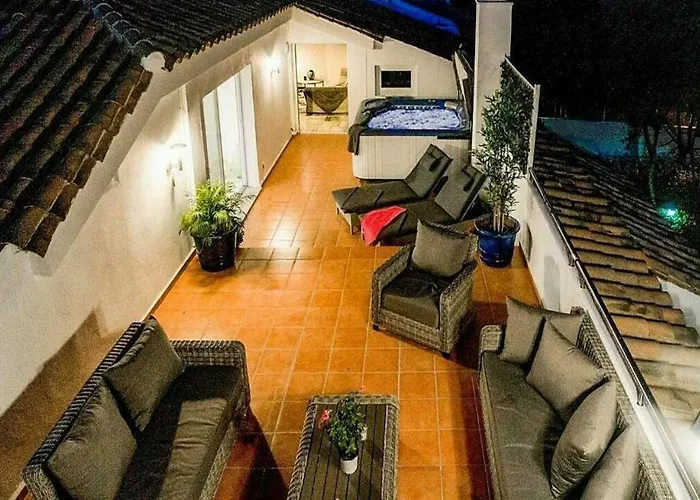 ✰ Luxurious 5 Bedroom Penthouse. Sea Views. Hot Tub. Bbq. Golden Mile Appartement Marbellac