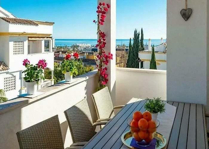 Appartement ✰ Luxurious 5 Bedroom Penthouse. Sea Views. Hot Tub. Bbq. Golden Mile Marbellac