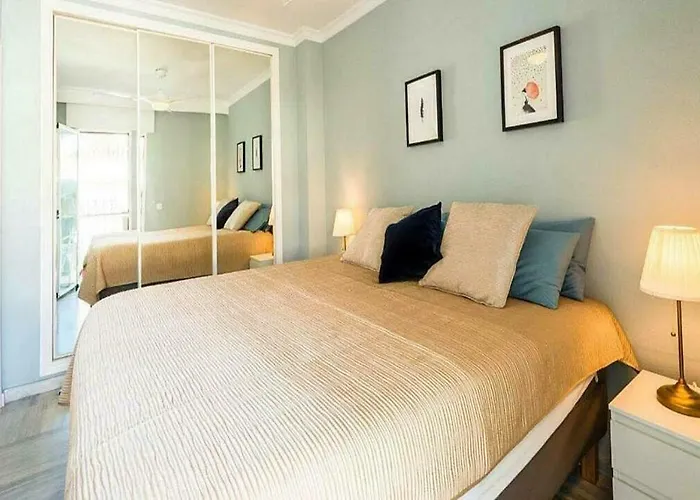 ✰ Luxurious 5 Bedroom Penthouse. Sea Views. Hot Tub. Bbq. Golden Mile Appartement Marbellac