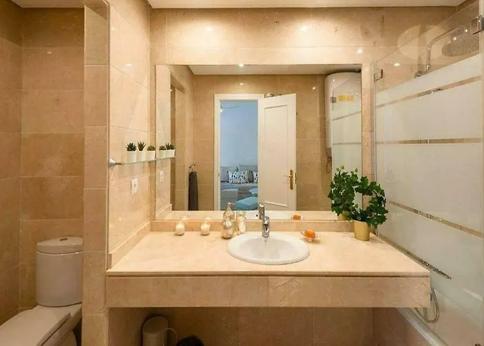 Appartement ✰ Luxurious 5 Bedroom Penthouse. Sea Views. Hot Tub. Bbq. Golden Mile *