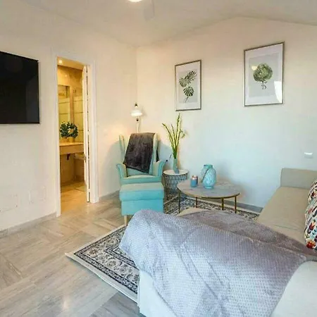 ✰ Luxurious 5 Bedroom Penthouse. Sea Views. Hot Tub. Bbq. Golden Mile Marbella